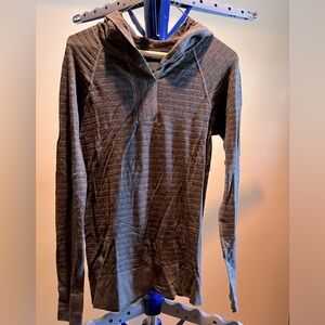 NWT Athleta Gray Lightweight Pull Over Hoodie